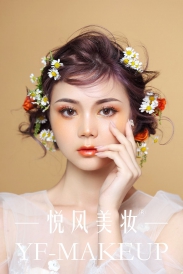 鮮花(huā)造型修飾臉型的好幫手 凸顯出女性柔美的氣質(zhì)